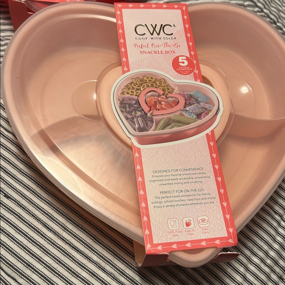 CWC Heart-Shaped Snackle Box - Picture 3 of 13